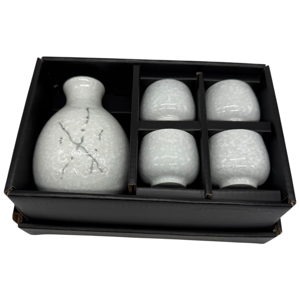 Kagetsu Sake Set Japanese Carafe and 4 Cups Floral Design Gift Box